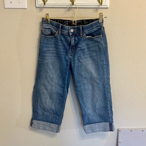 Levi's Denim - Levi's size 8 women's crop jeans with cuffs